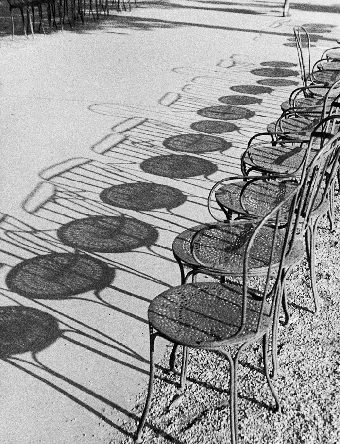 André Kertész, Champs-Elysées, 1929. Ministère de la Culture et de la Communication / Médiathèque de l’architecture et du patrimoine / Dist Rmn © Donation André Kertész