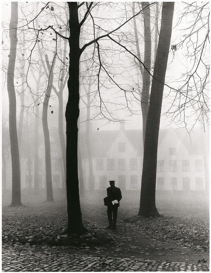 Fulvio Roiter, Il beguinage, Bruges (Belgio), 1960. © Fondazione Fulvio Roiter