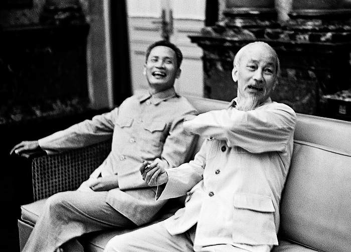 Romano Cagnoni, President Ho Chi Min and Prime Minister Phan Van Dong, Hanoi, North Vietnam, 1965. © Romano Cagnoni.