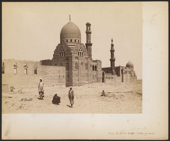 Antonio Beato, Tombe di califfi, Il Cairo, 1878. © Archivio Fotografico Touring Club Italiano