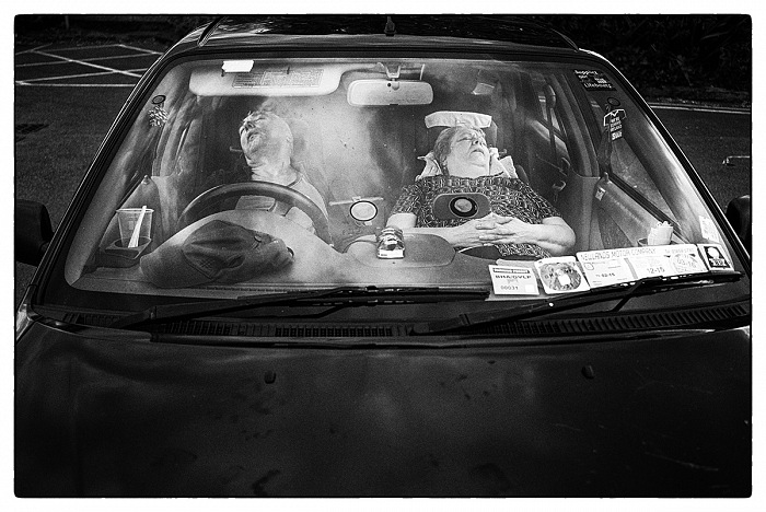 Dalla serie Afternoon’s Nap di Rafal Rafalski (Polonia), secondo classificato agli URBAN 2017 Photo Awards, sezione Street Photography. © Rafal Rafalski