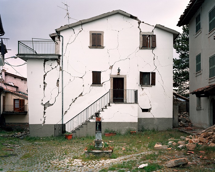 Alicia Dobrucka, Castro, Montegallo, 2017. Dalla serie Damage. C-print, 50x60 cm.  lartista