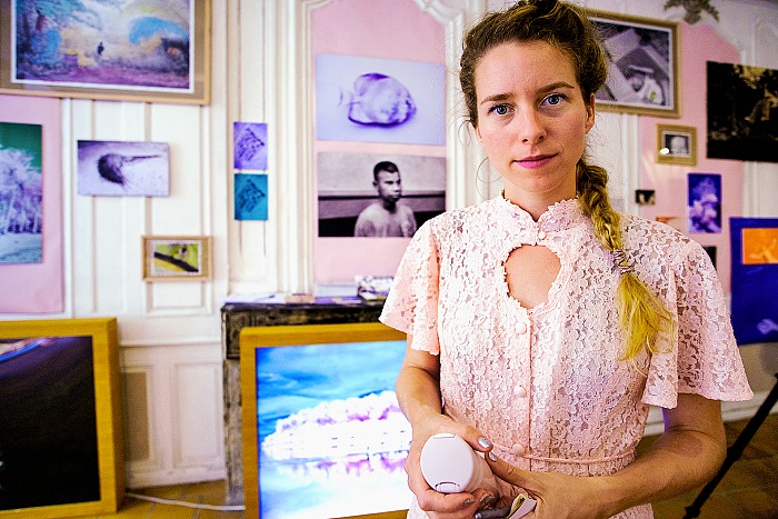 Sanne De Wilde during the visit to the exhibition The Island of the Colorblind.  Salvo Veneziano/FPmag.