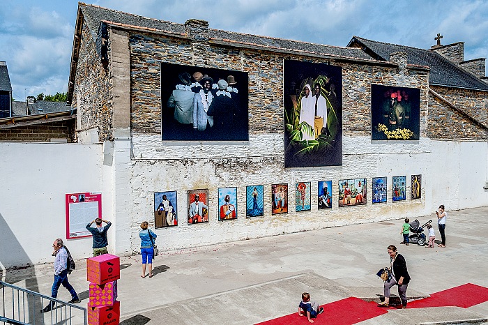 The setting of the exhibition Jeux de miroir en studio by Omar Victor Diop at the Garage in La Gacilly within Festival Photo La Gacilly 2017.  Stefania Biamonti/FPmag.