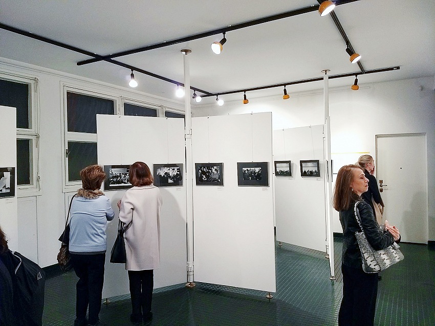 Un momento della visita alla mostra 1978-2018. Quaranta anni di cultura a Milano negli archivi della Fondazione. © Pio Tarantini.