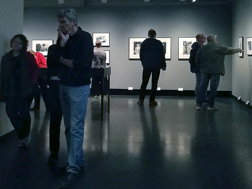 Un momento della visita alla mostra Robert Frank. Unseen presso C/o Berlin Foundation. © Valeria Sanna/FPmag.